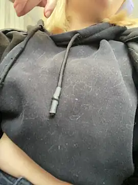 Snapshot of Cherry___Blossom chatting on October 27, 2025, 11:11 am Cherry Blossom online show from October 27, 2025, 11:11 am