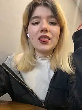 Snapshot of Cherry___Blossom chatting on February 2, 2026, 11:09 am Cherry Blossom online show from February 2, 2026, 11:09 am