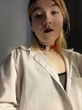 Snapshot of Cherry___Blossom chatting on November 17, 2025, 1:15 pm Cherry Blossom online show from November 17, 2025, 1:15 pm