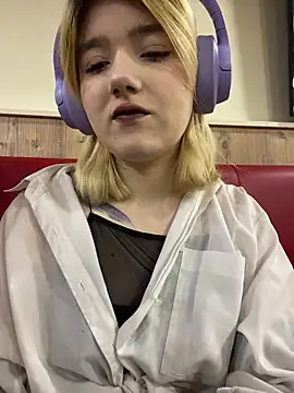 Snapshot of Cherry___Blossom chatting on November 3, 2025, 1:15 pm Cherry Blossom online show from November 3, 2025, 1:15 pm