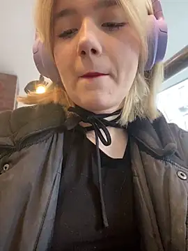 Snapshot of Cherry___Blossom chatting on October 4, 2025, 9:11 am Cherry Blossom online show from October 4, 2025, 9:11 am