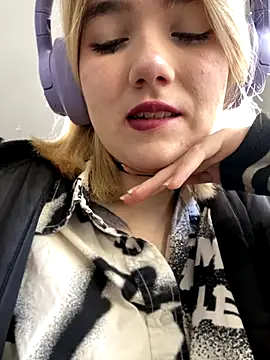 Snapshot of Cherry___Blossom chatting on October 8, 2025, 11:12 am Cherry Blossom online show from October 8, 2025, 11:12 am