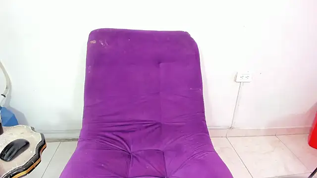 Snapshot of Nini_Beyker chatting on November 22, 2025, 1:10 pm Nini Beyker online show from November 22, 2025, 1:10 pm