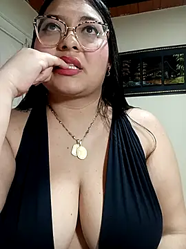 Snapshot of RachelCute1 chatting on October 23, 2025, 5:28 am RachelCute1 online show from October 23, 2025, 5:28 am