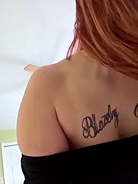 Snapshot of RhondaRump chatting on February 4, 2026, 3:29 pm RhondaRump online show from February 4, 2026, 3:29 pm