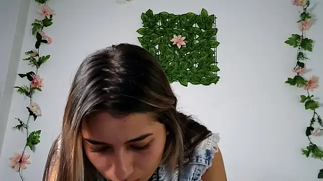 Snapshot of abella-lemus chatting on February 8, 2026, 4:15 pm abella-lemus online show from February 8, 2026, 4:15 pm