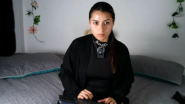 Snapshot of abella-lemus chatting on February 6, 2026, 12:39 am abella-lemus online show from February 6, 2026, 12:39 am