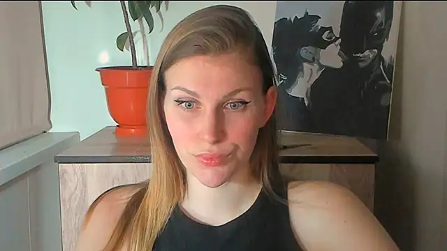 JuliaMuuun online show from March 23, 2026, 5:46 pm