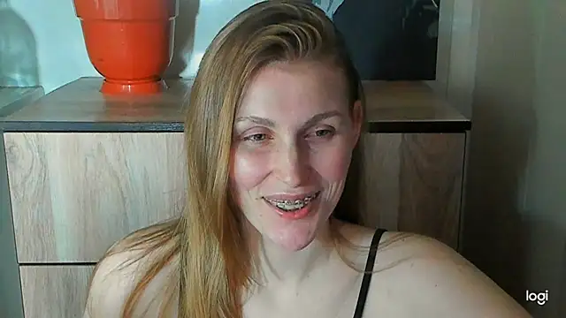 Snapshot of JuliaMuuun chatting on July 14, 2026, 9:10 pm JuliaMuuun online show from July 14, 2026, 9:10 pm