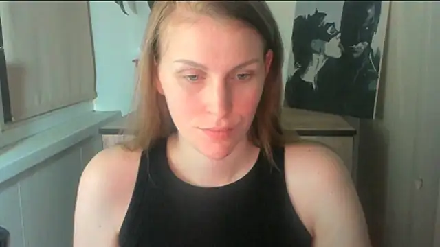 JuliaMuuun online show from April 14, 2026, 9:20 pm