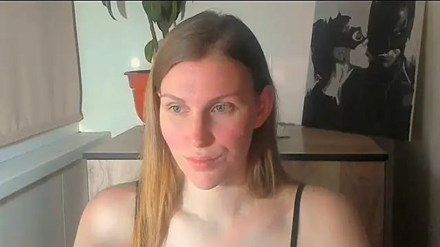 JuliaMuuun online show from April 8, 2026, 10:22 pm