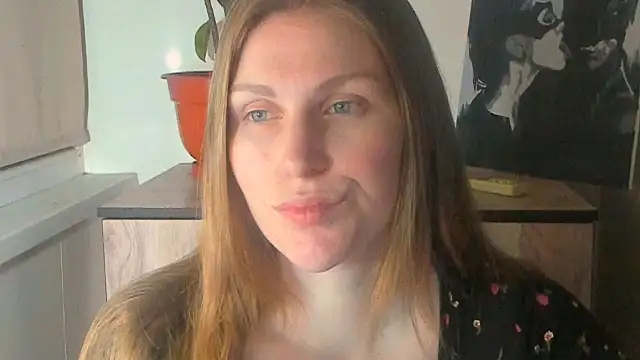 JuliaMuuun online show from April 10, 2026, 8:38 pm