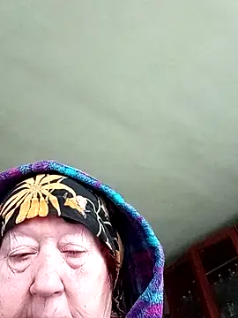 Snapshot of CrystalLime6411 chatting on December 22, 2025, 11:43 am CrystalLime6411 online show from December 22, 2025, 11:43 am