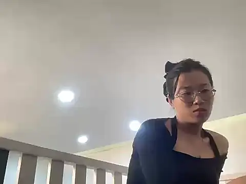 Linh9999- online show from October 15, 2025, 8:33 am