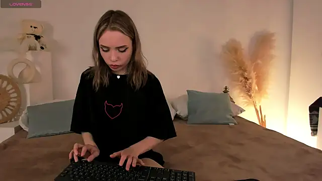 Little Clare online show from May 22, 2026, 12:36 pm