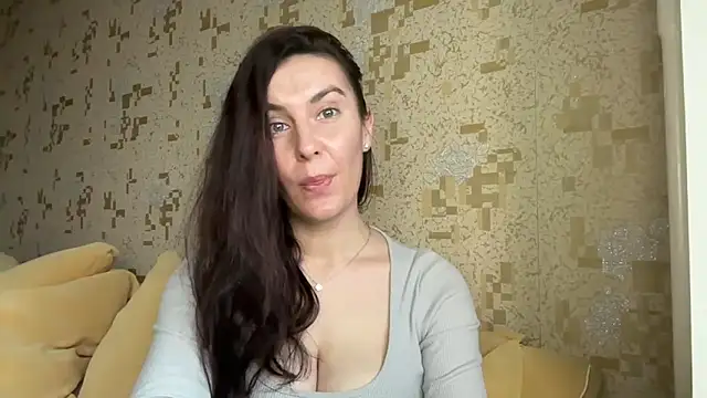 Snapshot of KatalinaQE chatting on February 9, 2026, 5:27 am KatalinaQE online show from February 9, 2026, 5:27 am