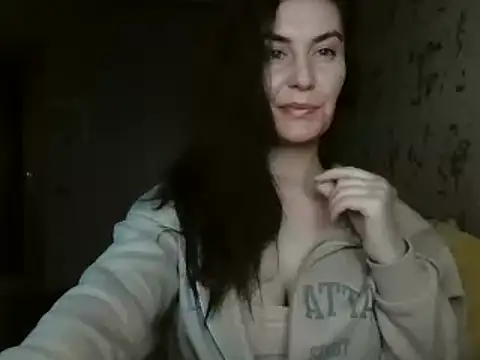 Snapshot of KatalinaQE chatting on November 5, 2025, 5:21 am KatalinaQE online show from November 5, 2025, 5:21 am