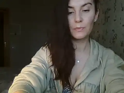 Snapshot of KatalinaQE chatting on November 15, 2025, 6:06 am KatalinaQE online show from November 15, 2025, 6:06 am