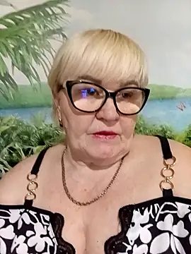 Snapshot of VioletSweet5566 chatting on April 28, 2026, 5:23 am VioletSweet5566 online show from April 28, 2026, 5:23 am