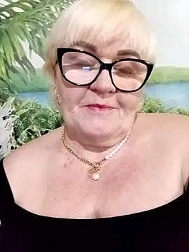 Snapshot of VioletSweet5566 chatting on May 17, 2026, 1:33 pm VioletSweet5566 online show from May 17, 2026, 1:33 pm