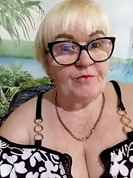 Snapshot of VioletSweet5566 chatting on April 10, 2026, 8:43 am VioletSweet5566 online show from April 10, 2026, 8:43 am