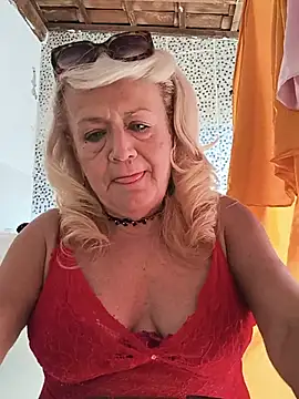 Snapshot of Belladama61 chatting on June 7, 2026, 10:42 am Belladama61 online show from June 7, 2026, 10:42 am