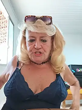 Snapshot of Belladama61 chatting on May 15, 2026, 10:46 am Belladama61 online show from May 15, 2026, 10:46 am