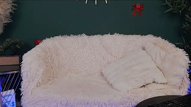 NatashaIvacenko online show from February 8, 2026, 4:10 am