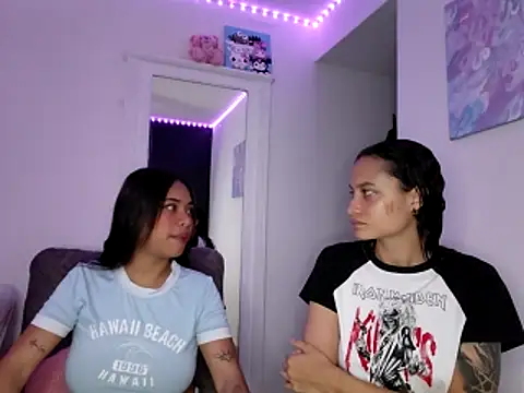 reina reina online show from March 27, 2026, 4:43 am