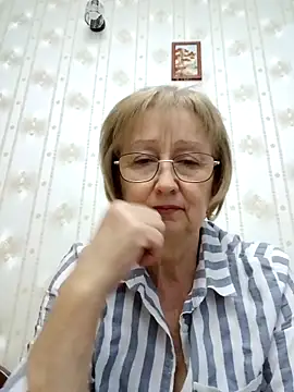 AlikaSwan5821 online show from November 8, 2025, 1:58 pm