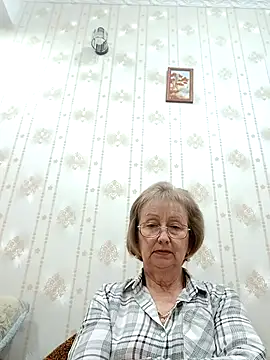 AlikaSwan5821 online show from December 1, 2025, 8:32 pm