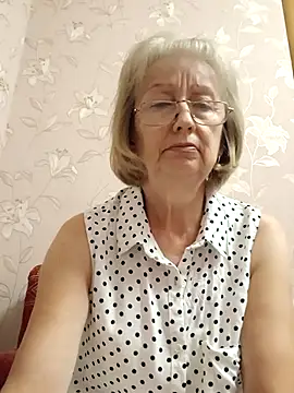 AlikaSwan5821 online show from September 11, 2025, 1:11 pm