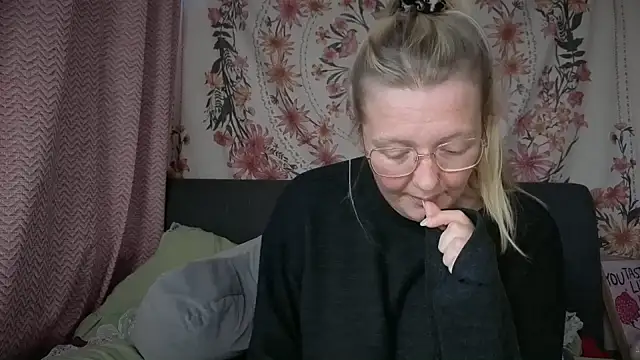 Snapshot of Daisyxoxo_ chatting on December 5, 2025, 9:41 am Daisyxoxo online show from December 5, 2025, 9:41 am