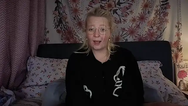 Snapshot of Daisyxoxo_ chatting on February 19, 2026, 9:12 pm Daisyxoxo online show from February 19, 2026, 9:12 pm