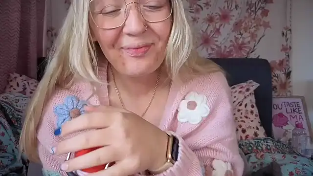 Snapshot of Daisyxoxo_ chatting on October 24, 2025, 8:57 am Daisyxoxo online show from October 24, 2025, 8:57 am