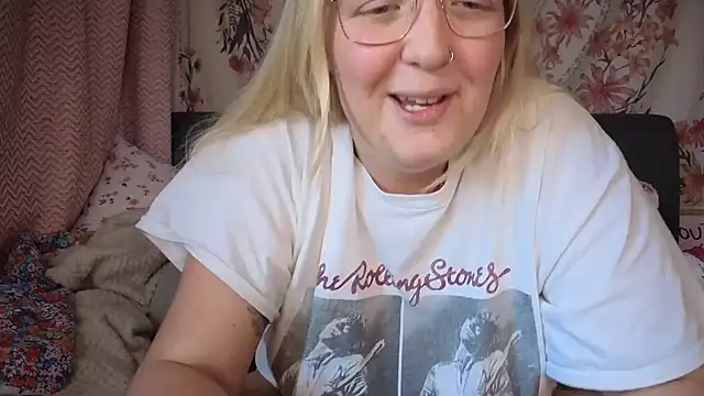 Snapshot of Daisyxoxo_ chatting on December 2, 2025, 10:28 am Daisyxoxo online show from December 2, 2025, 10:28 am