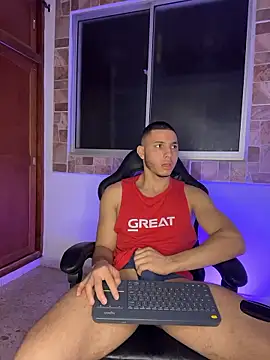 Snapshot of max_valiant1 chatting on January 12, 2026, 12:17 am max valiant1 online show from January 12, 2026, 12:17 am