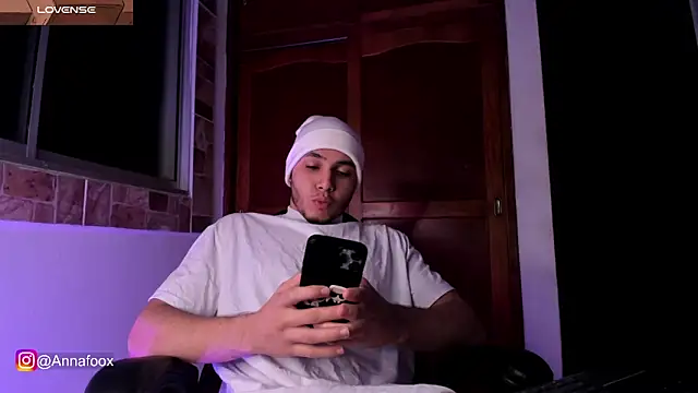 Snapshot of max_valiant1 chatting on January 13, 2026, 4:38 am max valiant1 online show from January 13, 2026, 4:38 am