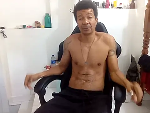 Snapshot of moreno25centimetro chatting on October 15, 2025, 1:30 pm moreno25centimetro online show from October 15, 2025, 1:30 pm