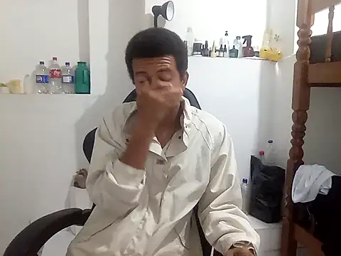 Snapshot of moreno25centimetro chatting on September 29, 2025, 5:36 am moreno25centimetro online show from September 29, 2025, 5:36 am
