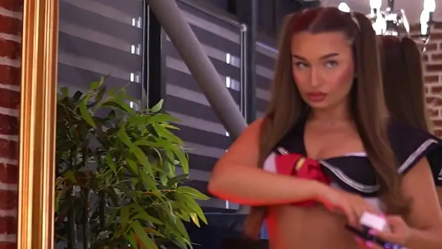 MillaSerene online show from October 25, 2025, 5:06 am