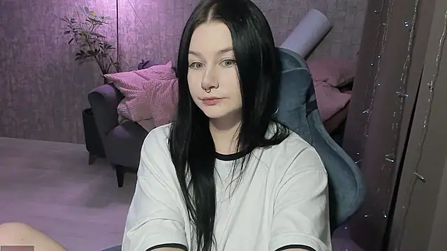 AlinaGreeeen online show from October 12, 2025, 1:23 pm