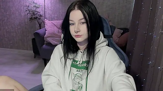 AlinaGreeeen online show from October 19, 2025, 5:54 am