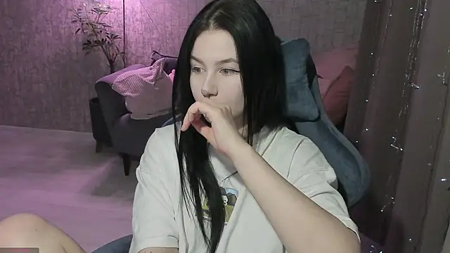 AlinaGreeeen online show from October 7, 2025, 1:28 am