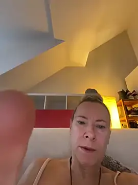 Snapshot of blondi2077 chatting on November 24, 2025, 7:41 am blondi2077 online show from November 24, 2025, 7:41 am