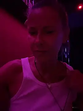 Snapshot of blondi2077 chatting on July 27, 2026, 8:27 pm blondi2077 online show from July 27, 2026, 8:27 pm