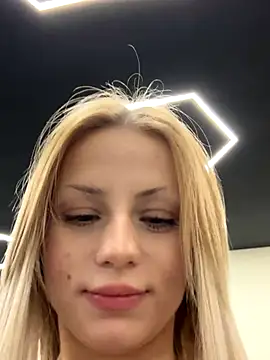 Snapshot of FavoriteKira chatting on January 7, 2026, 6:13 pm FavoriteKira online show from January 7, 2026, 6:13 pm