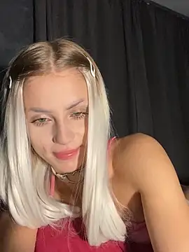 Snapshot of FavoriteKira chatting on September 8, 2025, 4:39 pm FavoriteKira online show from September 8, 2025, 4:39 pm