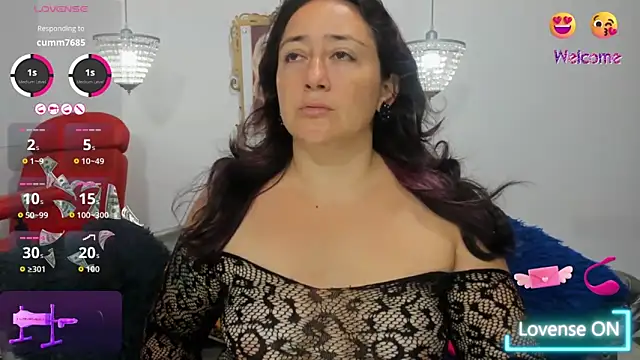 naughty milf esmeralda online show from April 18, 2026, 2:36 am