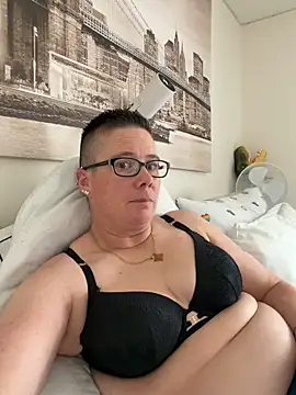 voluptuous-minx online show from May 19, 2026, 7:37 am